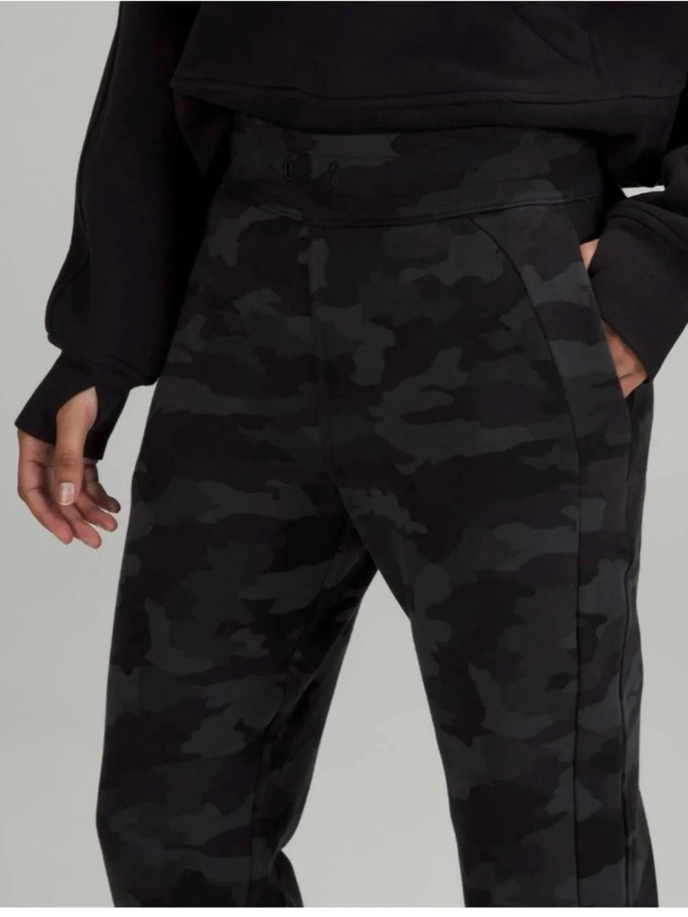Lululemon Scuba High-Rise Cropped Jogger Heritage 365 Camo Deep Coal Multi